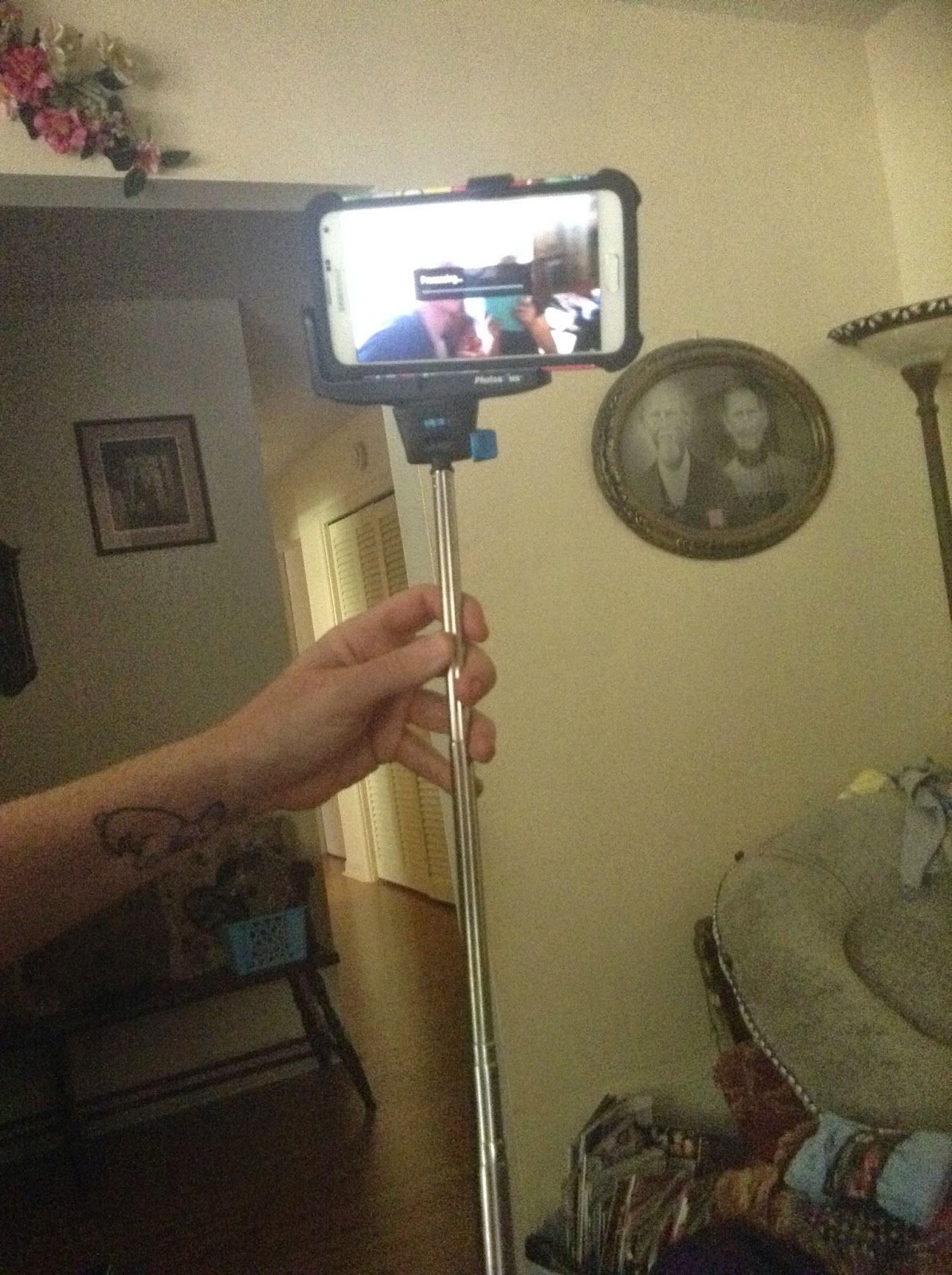 Momma4Life Selfie Stick Photo Bomb Review+Giveaway