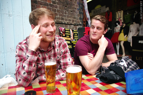 aliciasivert, alicia sivertsson, london med grabbarna, england, camden town, camden lock markets, horse tunnel market, marknad, öl, beer