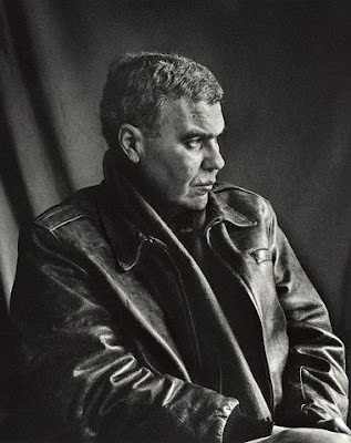 BIOGRAFÍAS Raymond Carver
