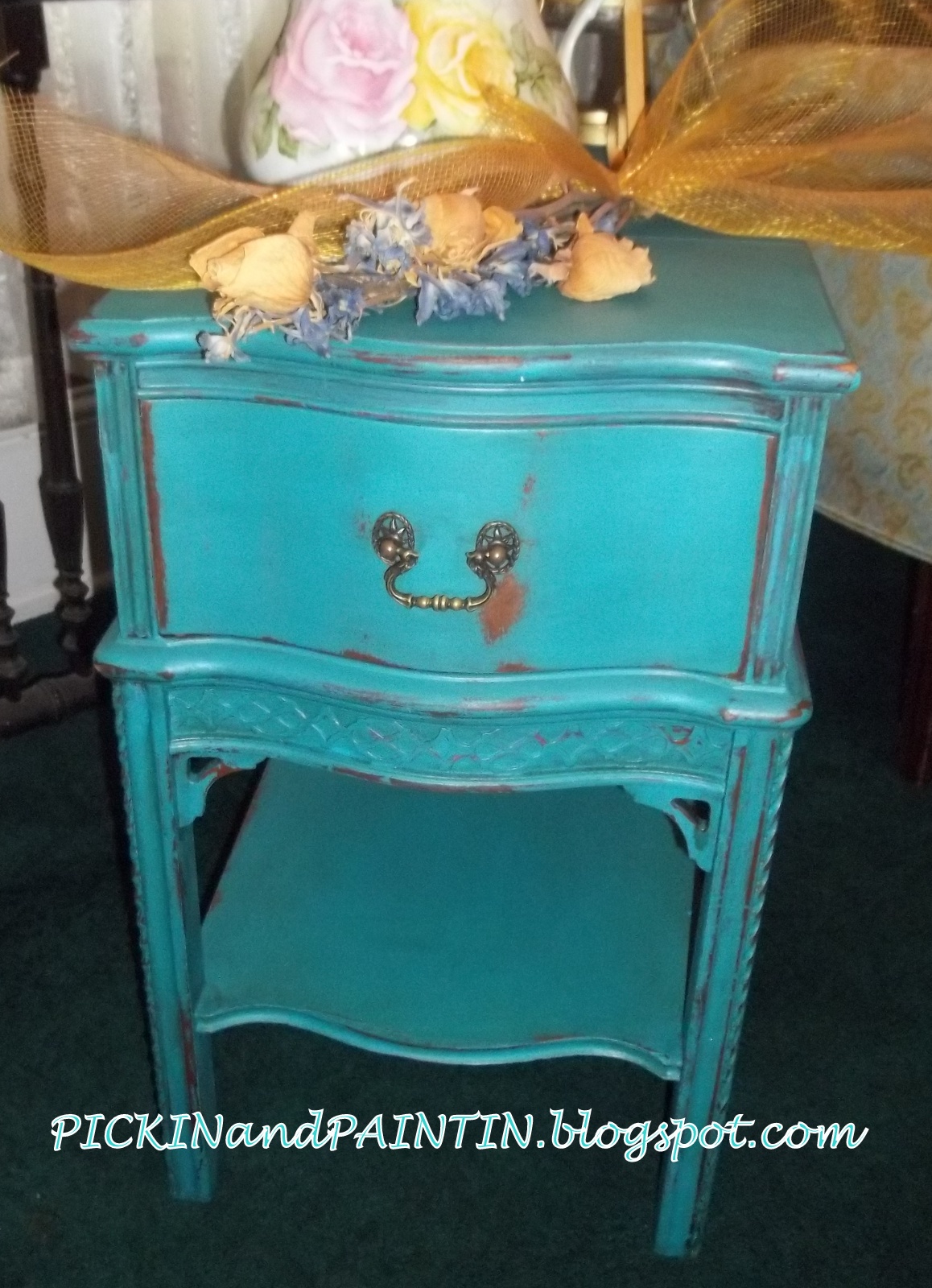PICKIN and PAINTIN........... TURQUOISE CHALK PAINT BEDSIDE TABLE