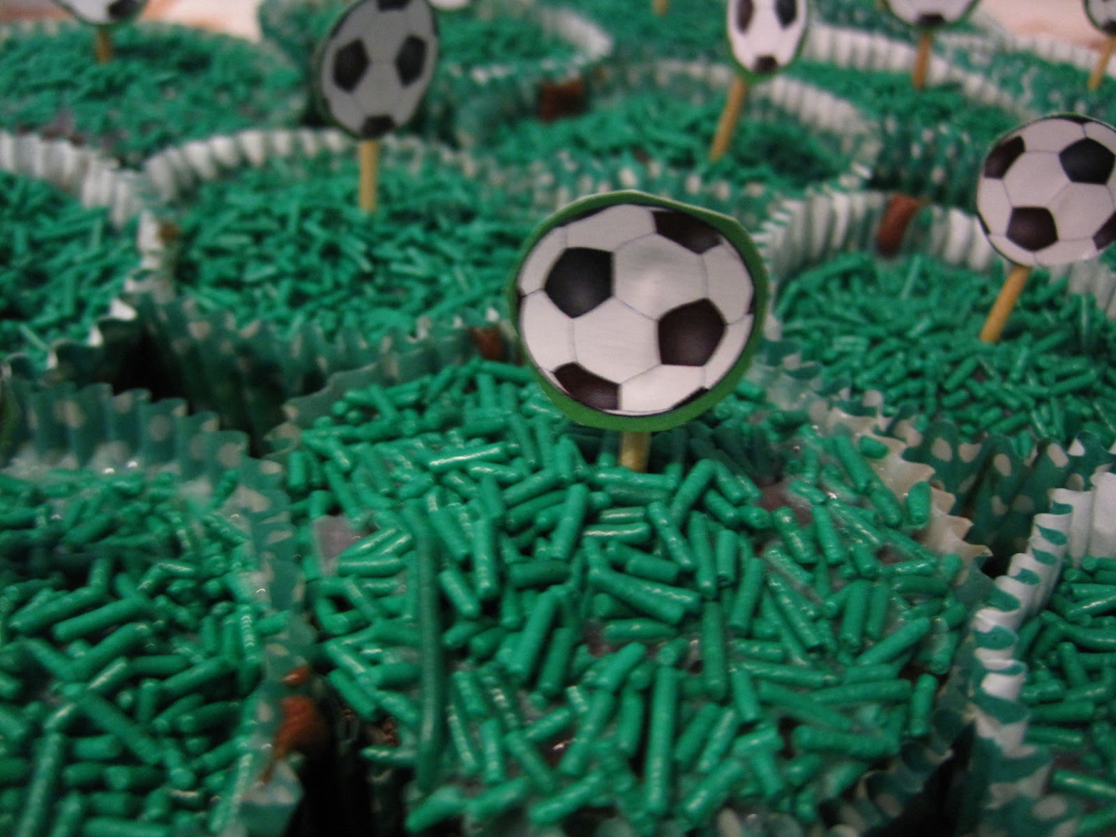 Toledo Bolos - Bolos decorados, Cupcakes e Doces personalizados para sua  festa no Rio de Janeiro: Bolo Chapeuzinho Vermelho