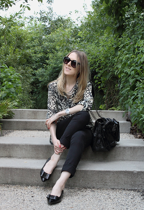 “A Walk Around Brooklyn Heights” Post on “The Wind of Inspiration” Blog #outfit #look #style #fashion #personalstyle #fashionblog #fashionblogger (How to Wear an Animal Print Blouse / Animal Print Blouse with Skinny Pants / Things to Do in Brooklyn)