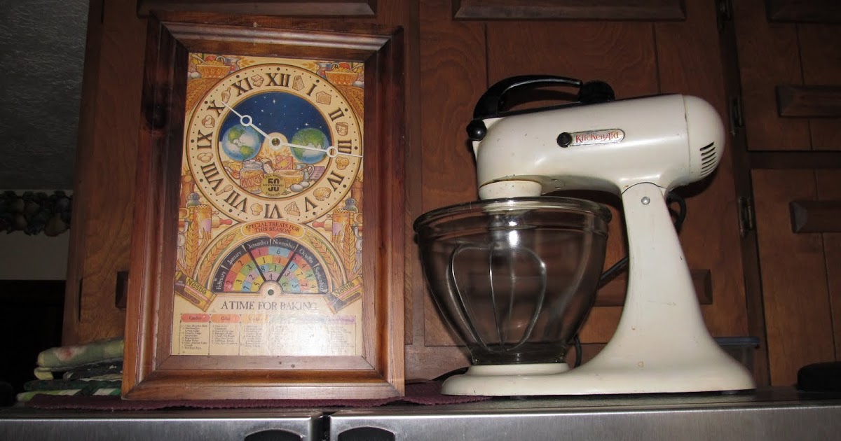 Kitchenaid Model 4C Circa 1962 Stand Mixer With 2 Attachments and