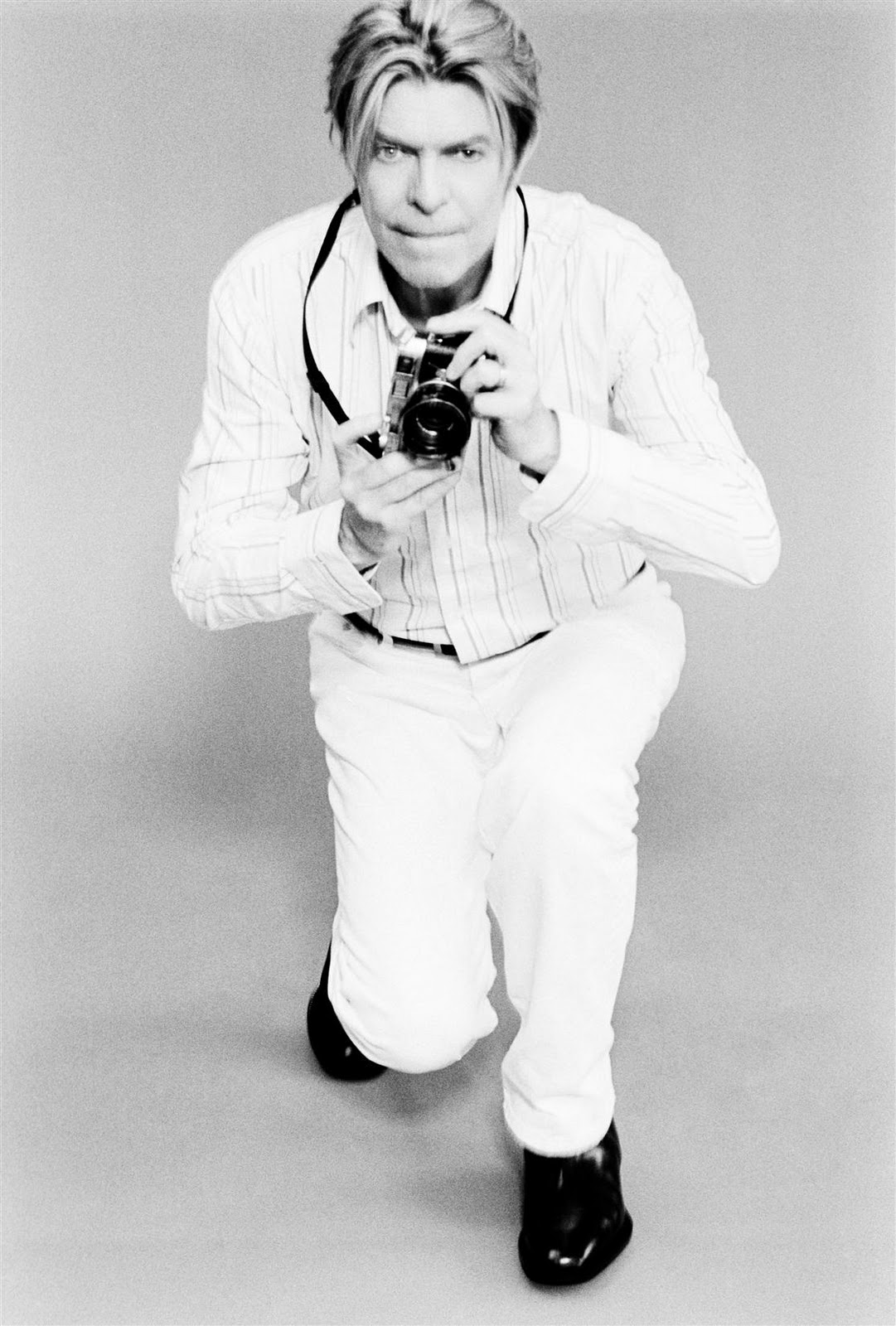 http://2.bp.blogspot.com/-qsqqS1HvNgs/TtbgFzO6DMI/AAAAAAAAZUU/dNadGu8OT2Y/s1600/007-kate-moss-david-bowie-ellen-von-unwerth-shoot-www.huy.com.jpeg