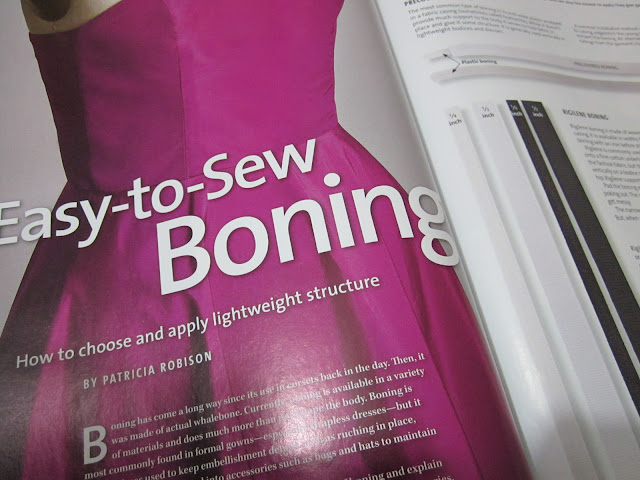 Revista con consejos de costura todo sobre ballenas varillas para vestidos y corseteria
