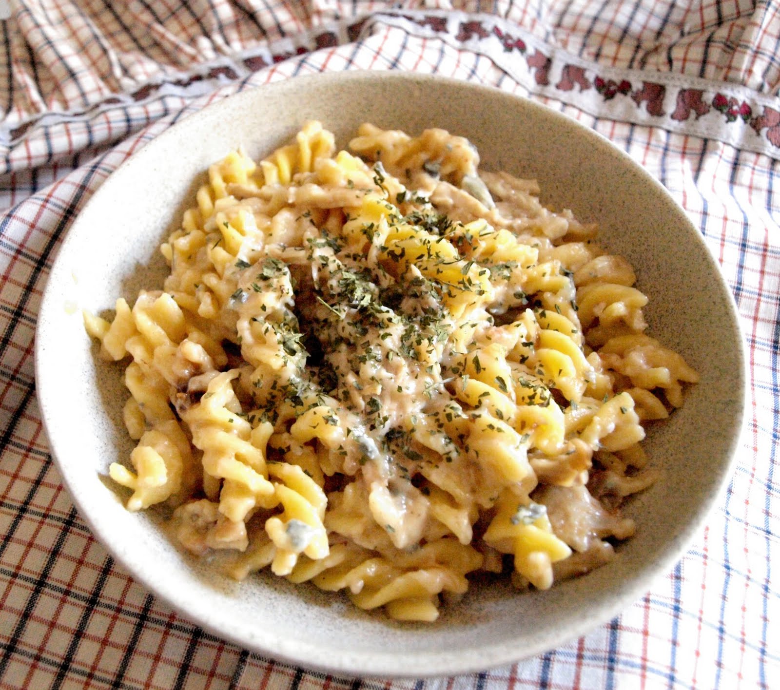 Arriba 97+ Foto Pasta Fusilli Con Pollo Y Crema Mirada Tensa