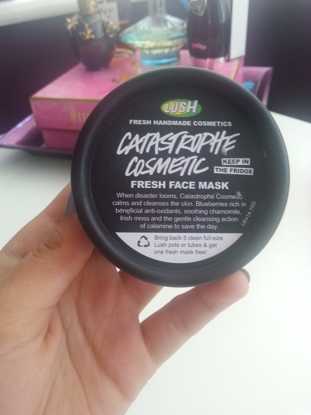 Lush Catastrophe Cosmetic Face Mask Review ♥ Class & Glitter