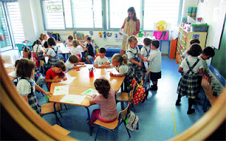 نقره لتكبير أو تصغير الصورة ونقرتين لعرض الصورة في صفحة مستقلة بحجمها الطبيعي