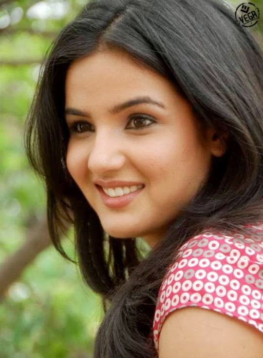 Punarnavi Bhupalam Spicy Hot actress hot saree hot navel 