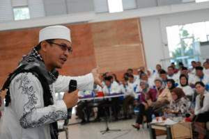 Kumpulan Foto Terakhir Uje Sebelum Ustadz Jeffry Al Buchori Wafat uje antara4 300x200 Kumpulan Foto Terakhir Uje Sebelum Ustadz Jeffry Al Buchori Wafat