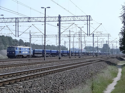ET22-1063 z radwanami na towarowym Rembertowie