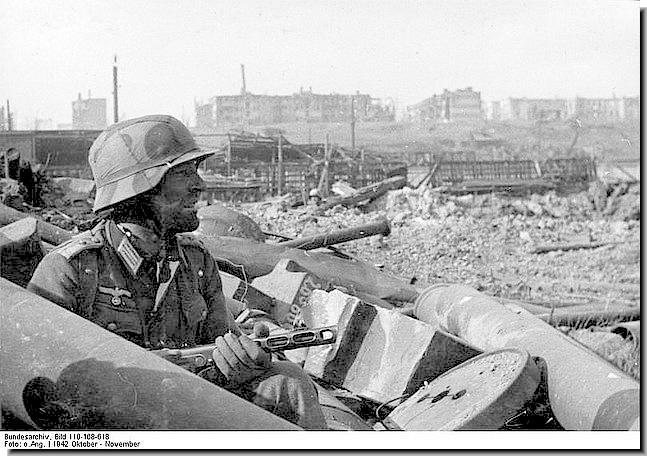 battle-stalingrad-german-soldiers-ww2-Soviet-PPSh-41-submachine-gun.jpg