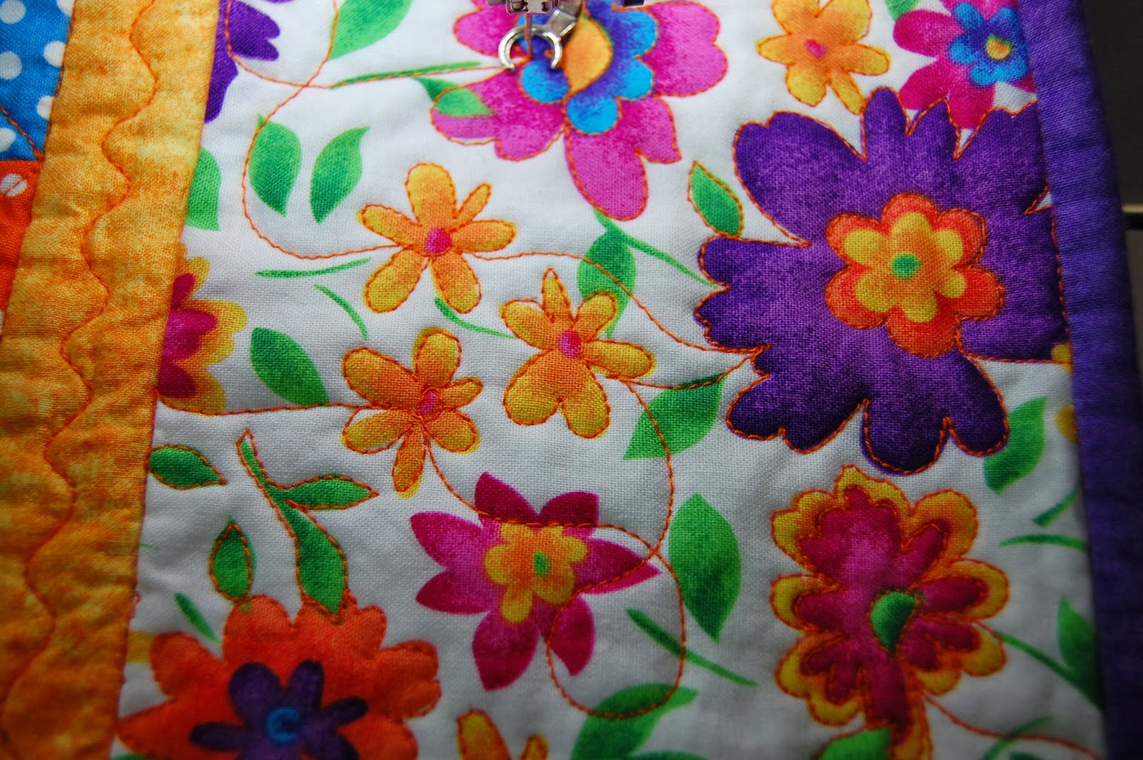 The Domestic Quilter Machine Quilting & Binding Outline Quilting