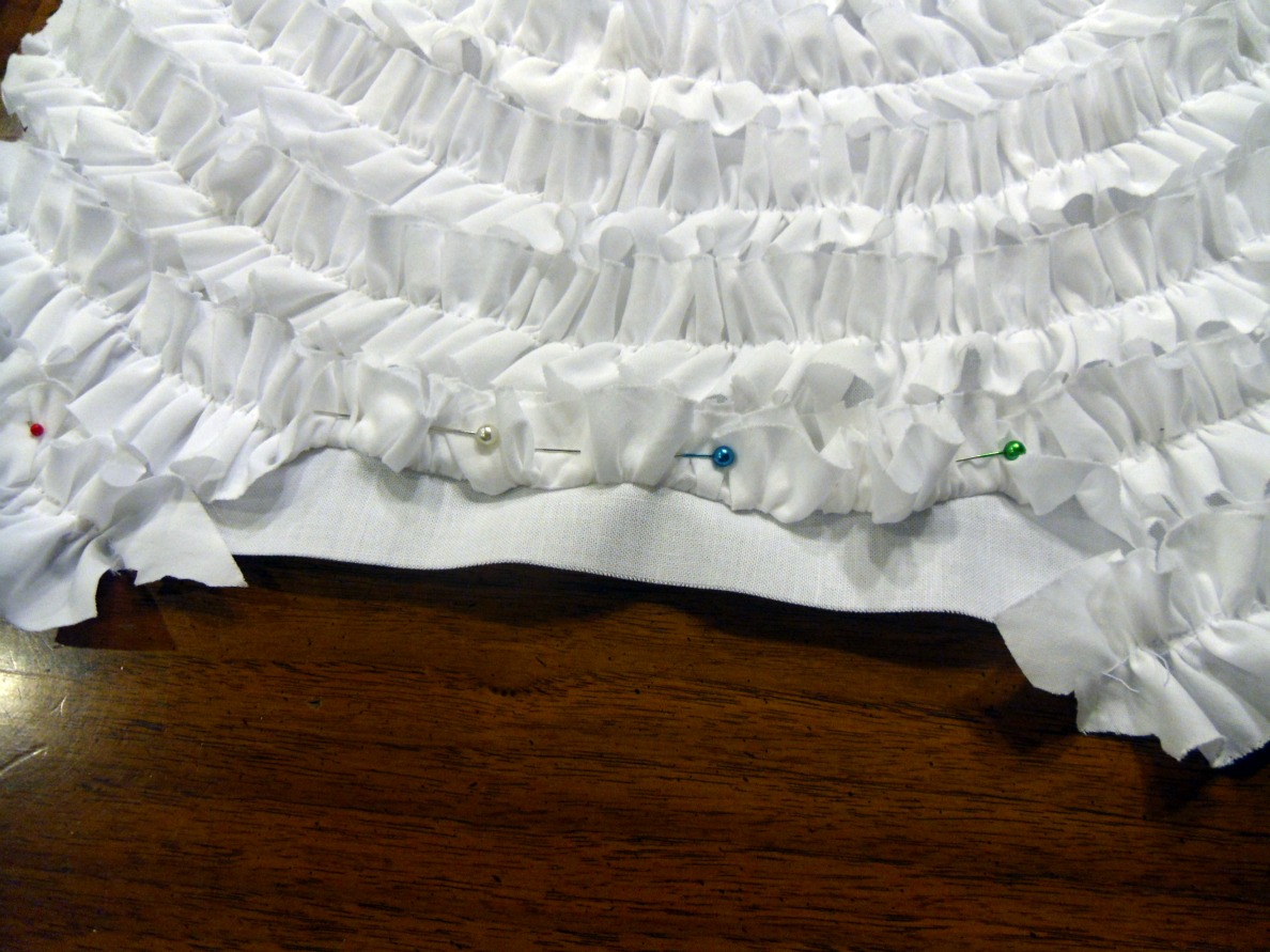 Ameroonie Designs Wavy Ruffle Pillow Tutorial