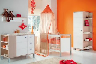 habitación de bebé naranja