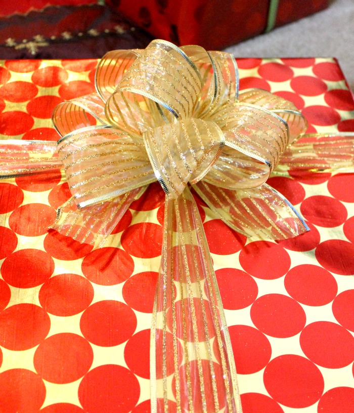 Miss Lovie Fancy Christmas Gift Wrap Bow Tutorials