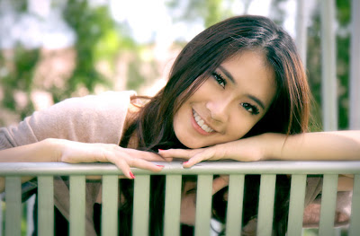 Hermosa mujer sonriendo - Beatiful girl smiling