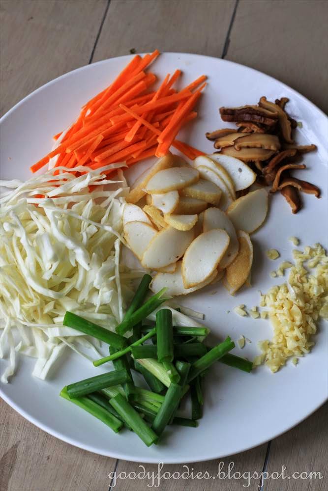 GoodyFoodies: Recipe: Chinese Stir Fried Egg Noodles (生面 sang meen)