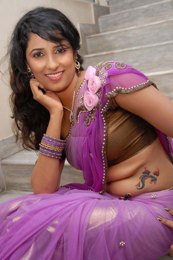 Telugu Actress Sravya Reddy Photos in Pink Saree