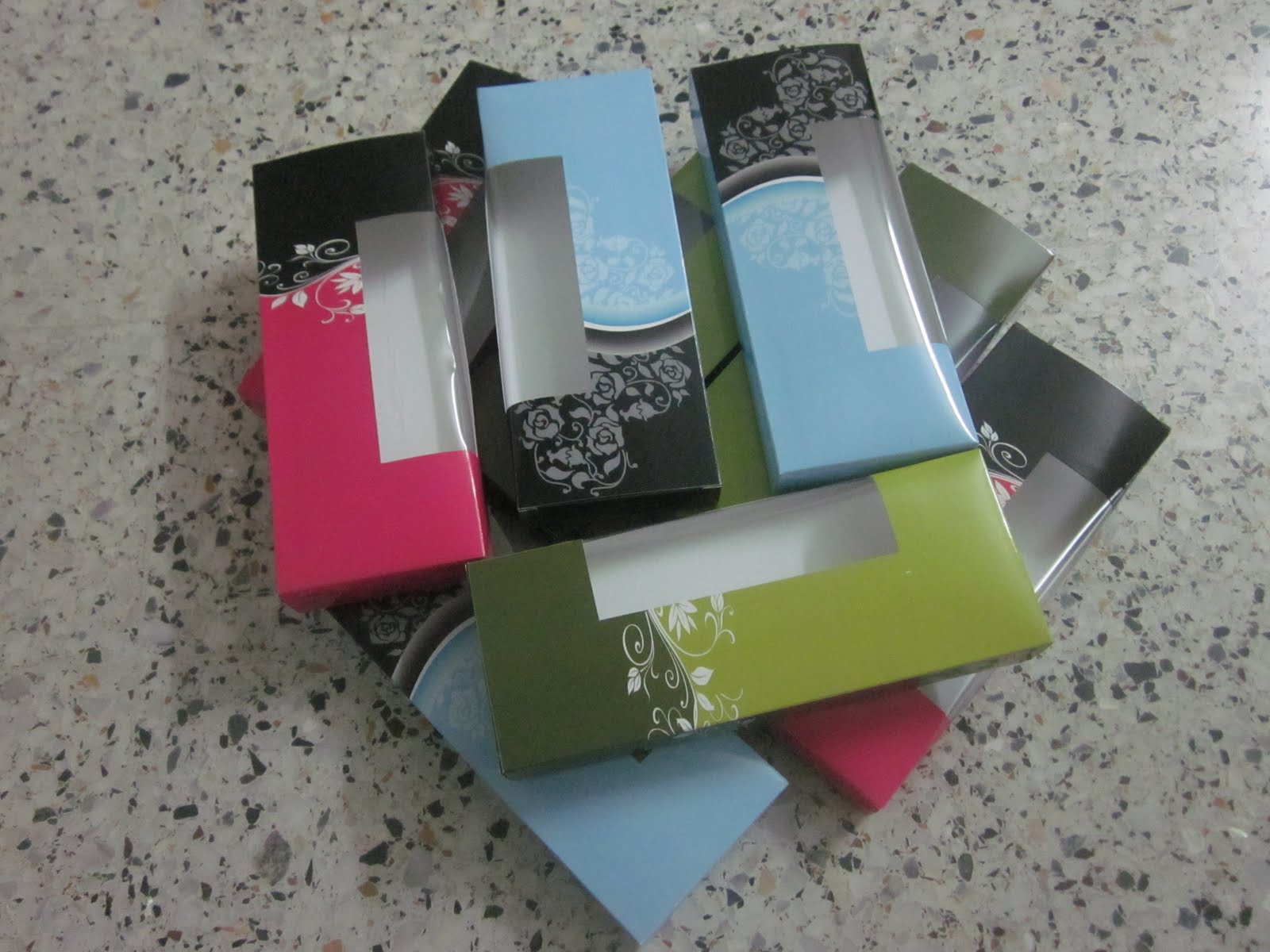 AnggunAvenue: Kotak Pembungkusan Tudung