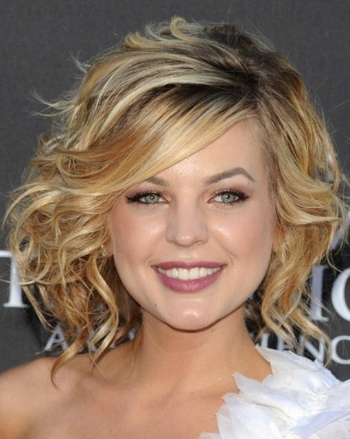 Medium Length Hairstyles for Teenage Girls with Round Faces