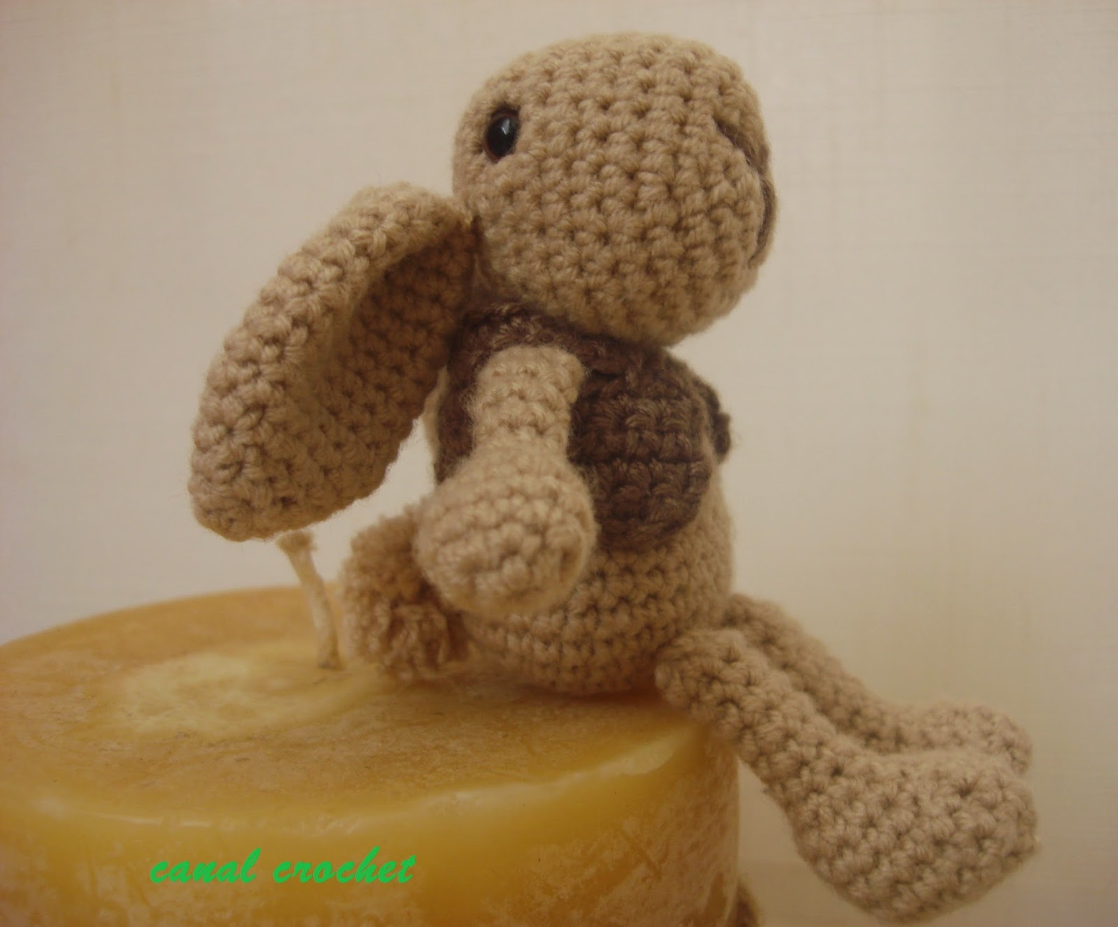 CANAL CROCHET: Conejito amigurumi patron libre.