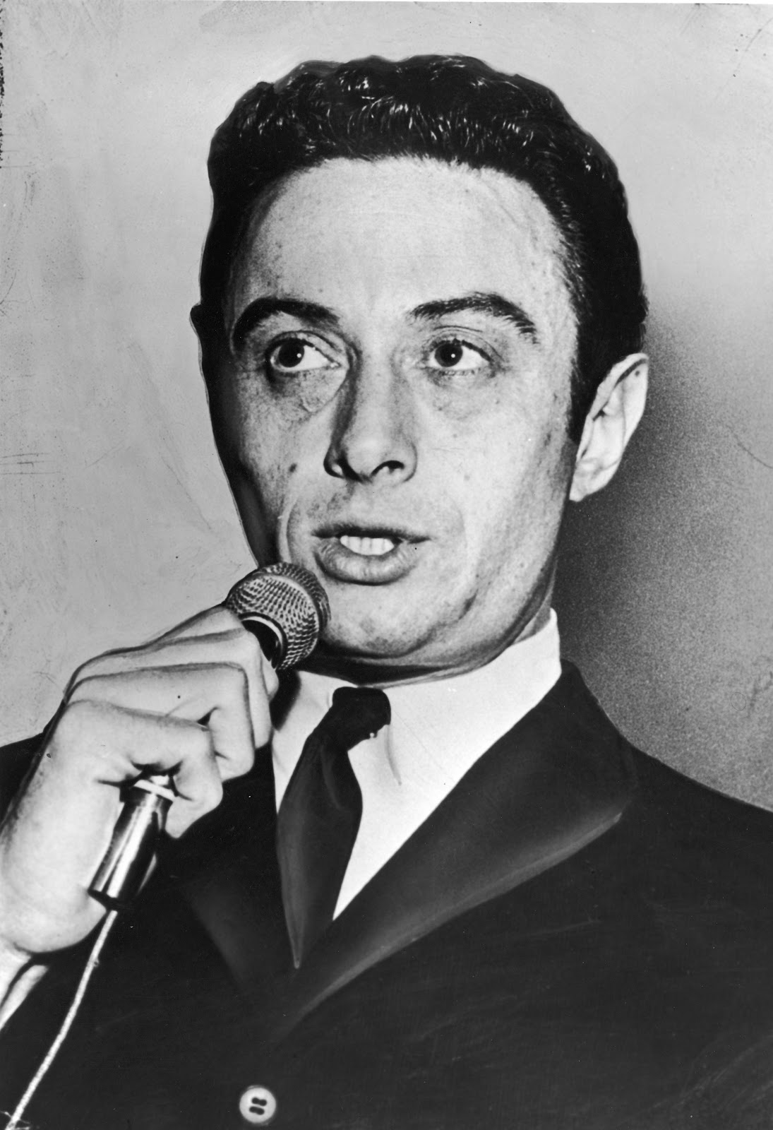 http://2.bp.blogspot.com/-r2st3kA0gzU/T8kSUfd1jfI/AAAAAAAAEmg/cgt2e8SVL_Y/s1600/Lenny+Bruce.jpg