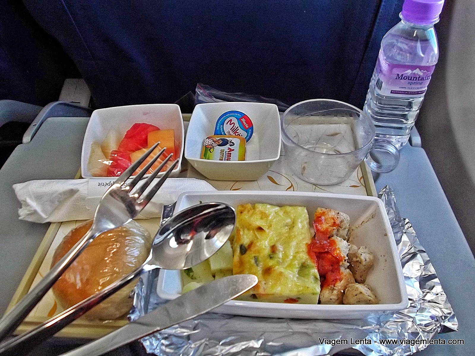Dia 72 da viagem: Um voo do Nepal para a Tailândia sobre o Himalaia Relato da viagem do Nepal à Bangkok sobrevoando o Himalaia, com a empresa Jet Airways.