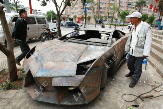 http://2.bp.blogspot.com/-r50Aq_izBVc/TdI1YhtID-I/AAAAAAAAIas/E9HKkE9nxz4/s1600/Lamborghini-Reventon5-550x369.jpg