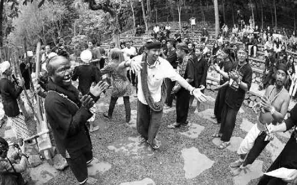 Suasana Panen Raya di Kampung Kuta (foto Baltyra.com)