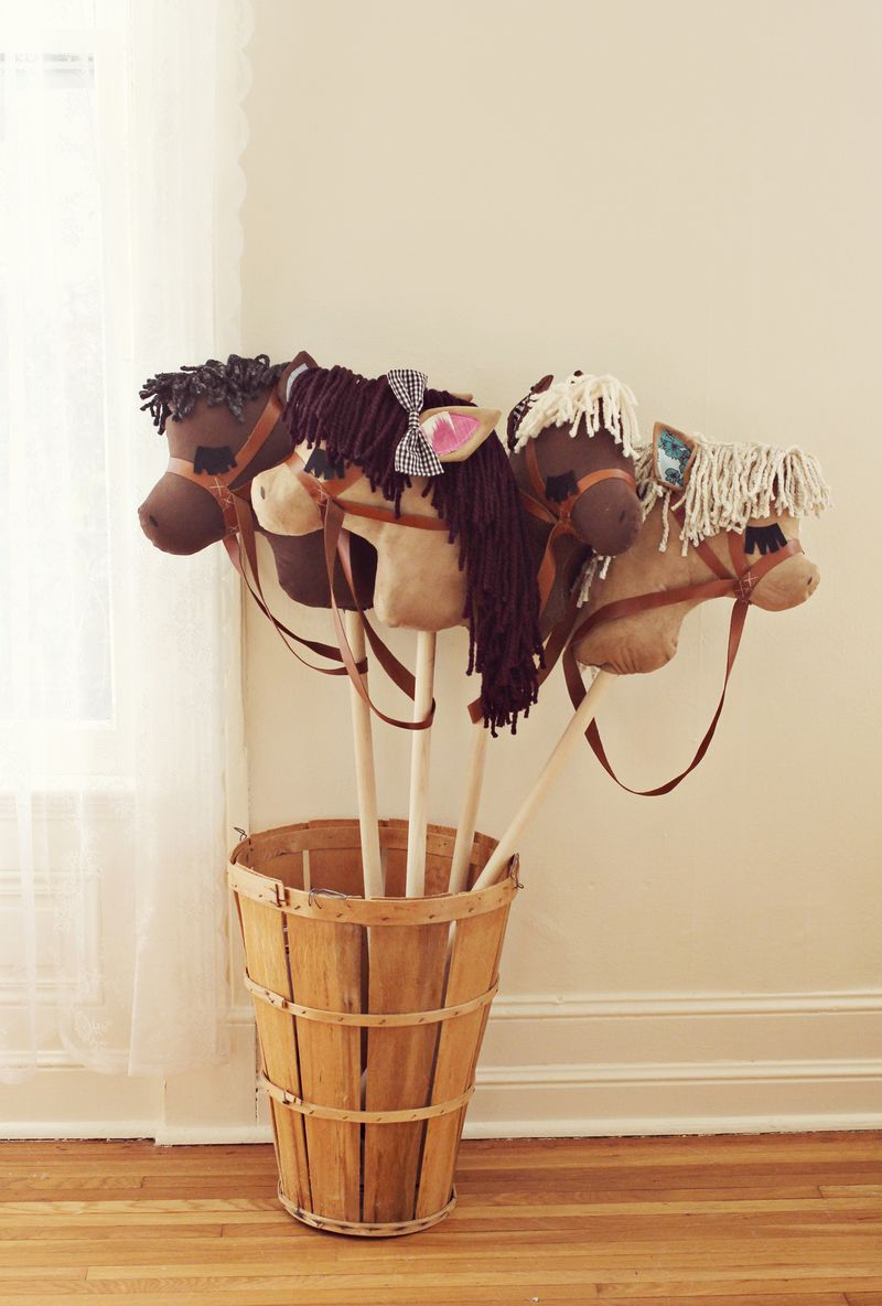 Craft Tutorials Galore at Crafterholic! Homemade Stick Horses