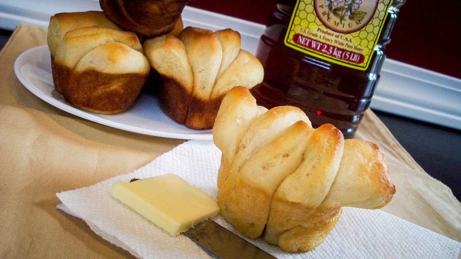 MOMMY'S SWEET CONFESSIONS Honey Butter Pull Apart Rolls