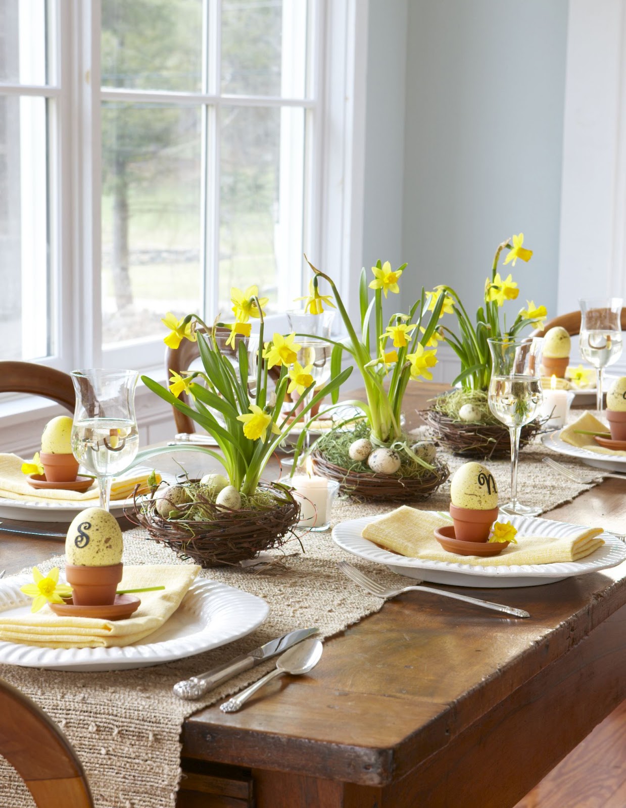 Karin Lidbeck Springtime Entertaining DIY Tabletop with Daffodils