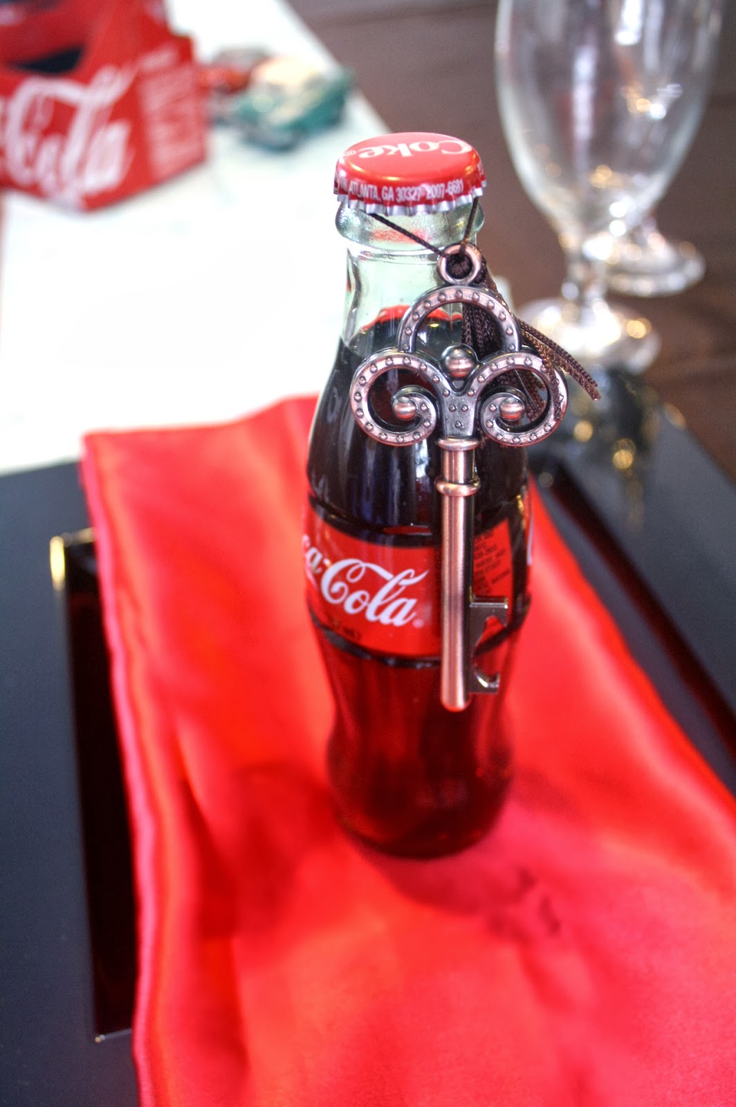 The Burlap Runner Just For Fun { A Vintage Table Top Design Idea }