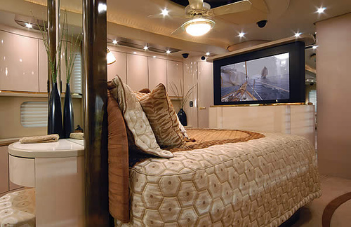 Biggest Bedroom In The World || VesmaEducation.com Biggest Bedroom In The World || VesmaEducation.com