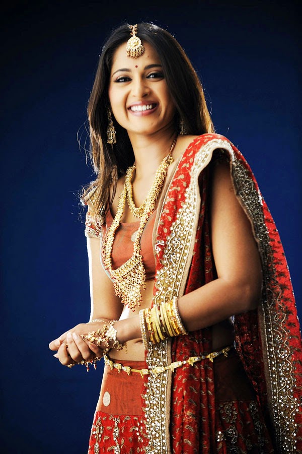 heroine saree photos download heroine anushka hot photos in saree heroine saree photos download heroine anushka hot photos in saree