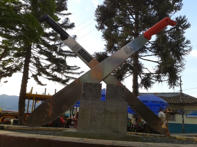 Monumento al Machete: EL MACHETE LA PEINILLA MÁS GRANDES DEL MUNDO.