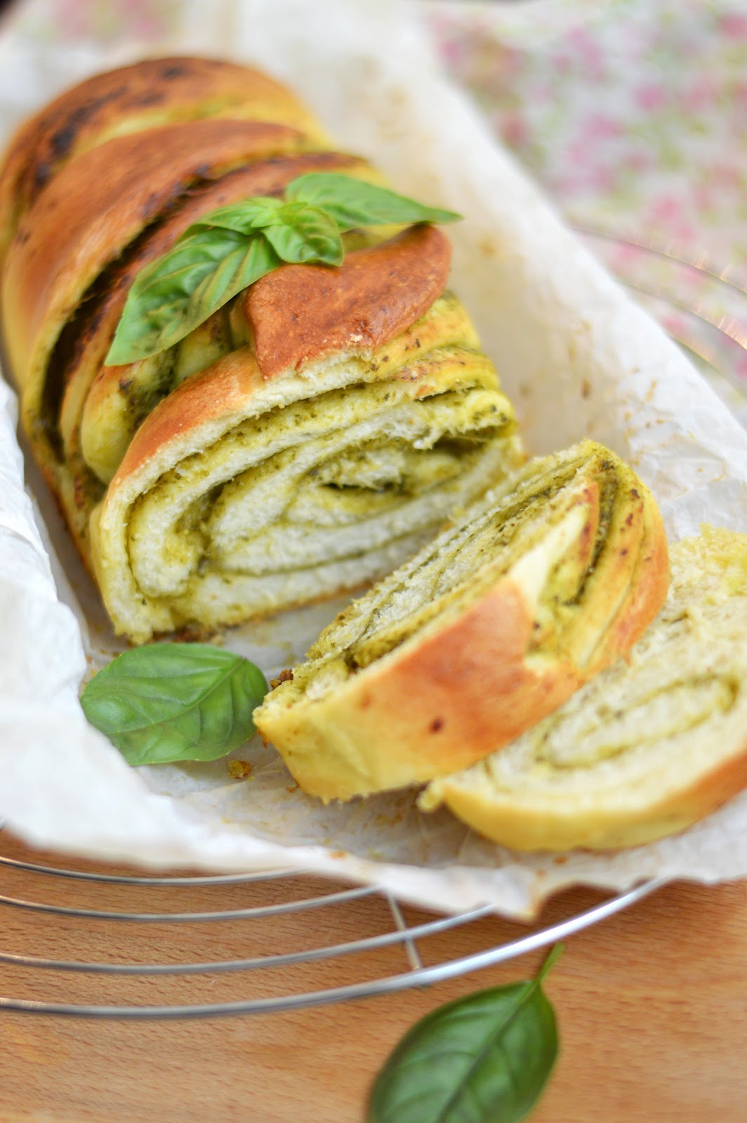 Sprinkles Dress Treccia di pan brioche sofficissima al pesto e parmigiano