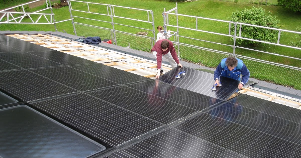 Holzhaus - wir bauen ein Haus aus Holz: Der Kamin wird montiert