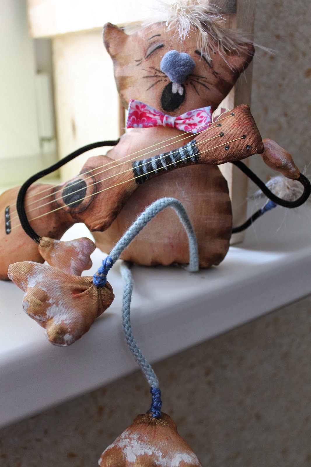 Чердачная игрушка кот с гитарой