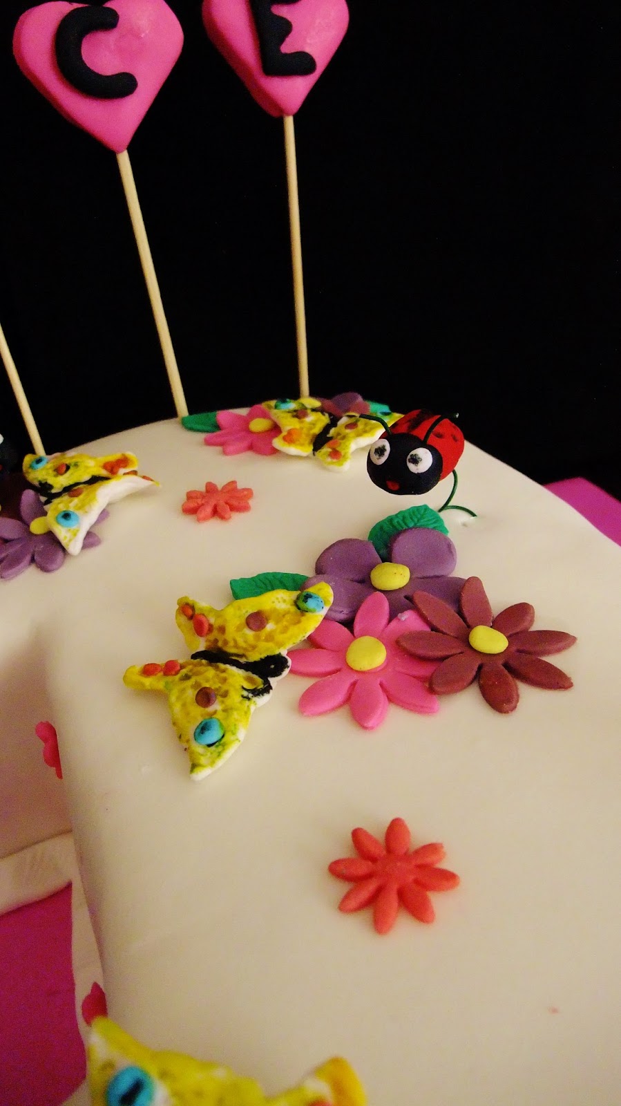 İpek Butik Pasta ,Çikolata ve Kurabiye uğur böcekli 1 yaş pastası