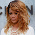 Rihanna é fotografada usando piercing no nariz em Nova Yorque