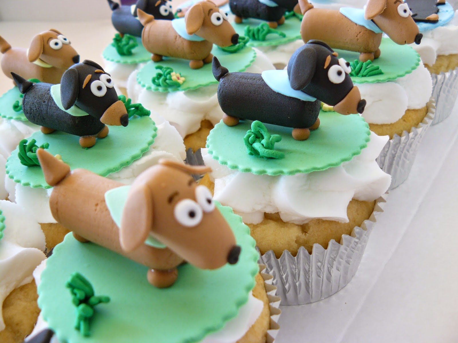 dachshund cupcakes
