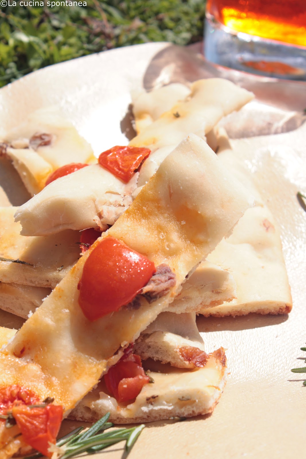 Pizza con uva passa e acciughe La cucina spontanea ricette, fotografie e parole