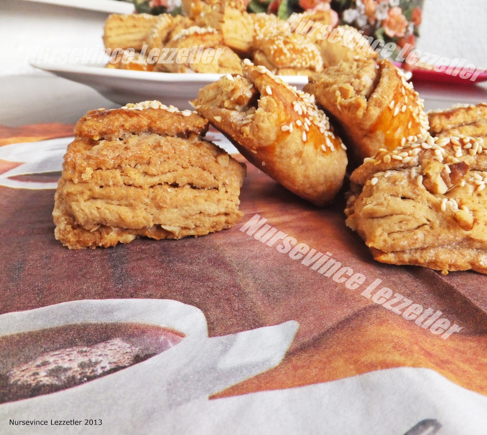 Susamlı Tahinli Rulo Katmer Kurabiye Tarifi Yemek Tarifleri