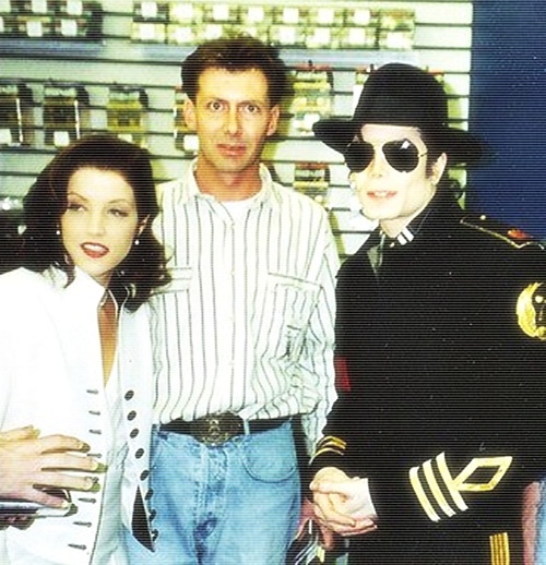 Michael e Lisa Comparecem a Tributo à Elvis em Memphis F%C3%A3s+michael+jackson