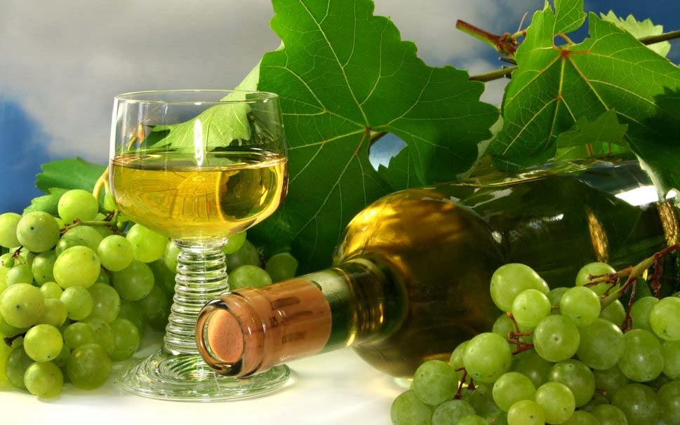 grape-cluster-wine-bottle-hd grape-cluster-wine-bottle-hd