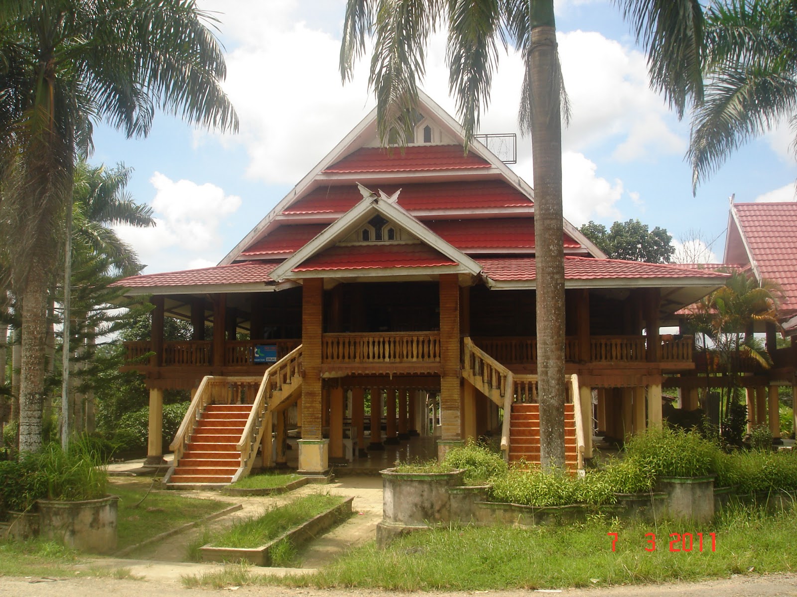 View Rumah Adat Sulawesi Tengah Disebut Gif