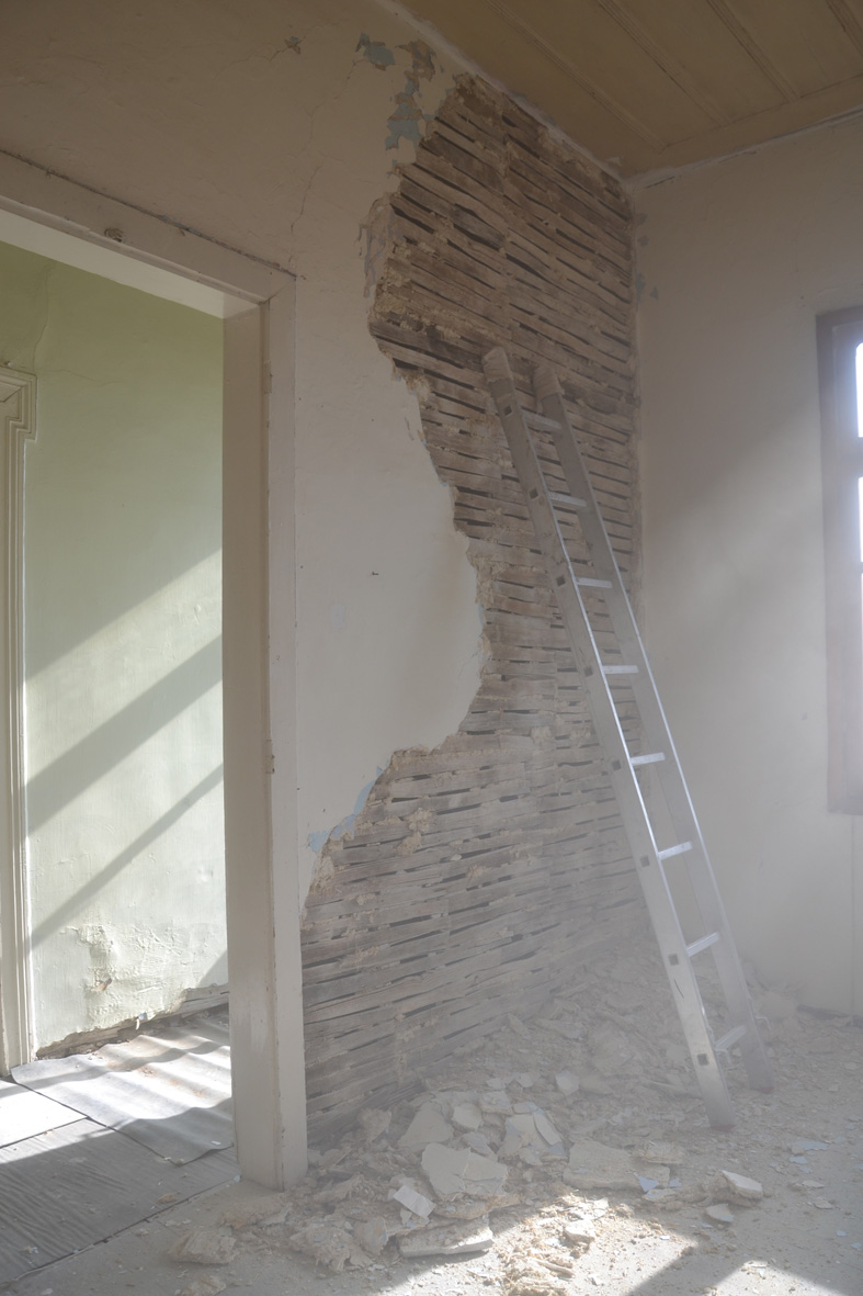 hasarlı bağdadi duvarlarda sıva raspasına başlandı mOTAXA