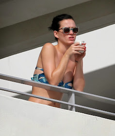 Katy Perry Big Cleavage Bikini Pictures Katy Perry Big Cleavage Bikini Pictures